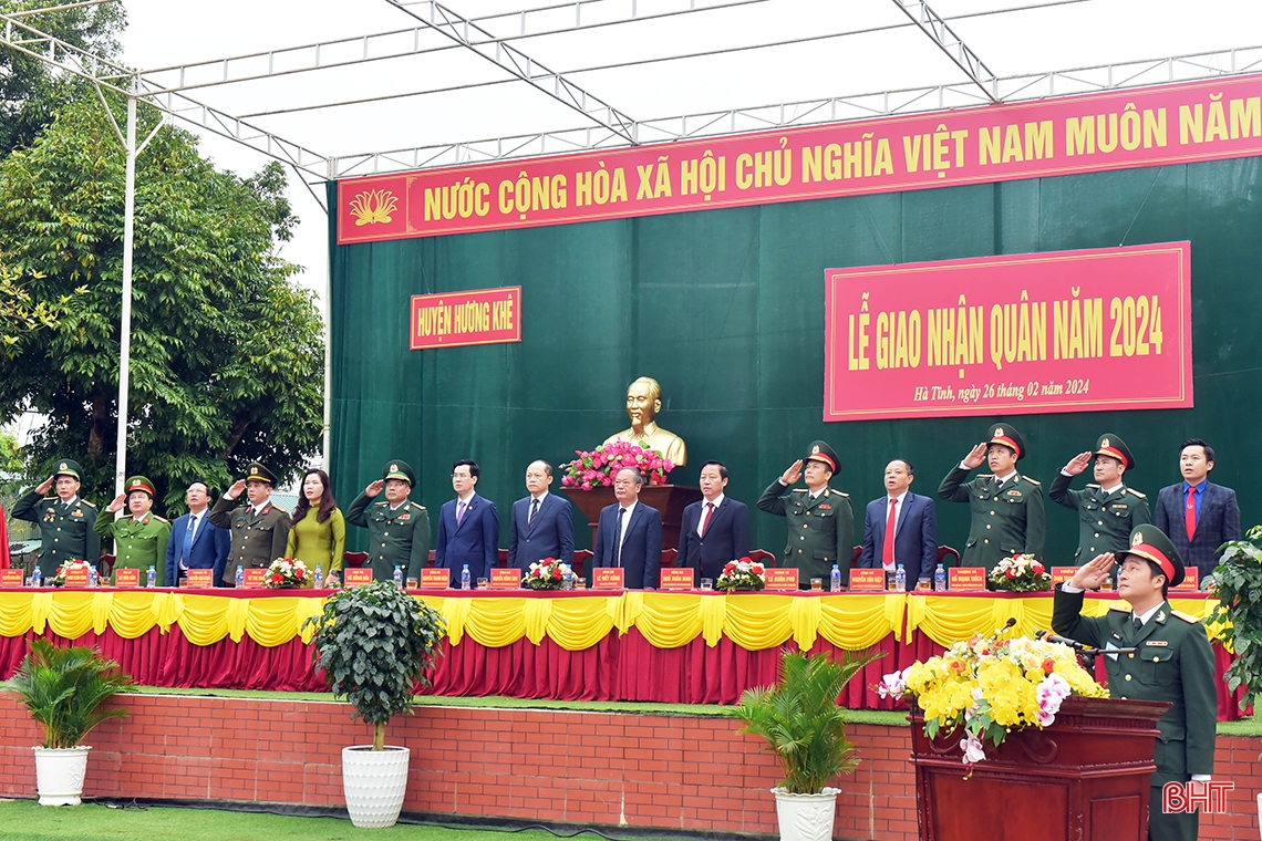 Lãnh đạo Hà Tĩnh, Bộ Quốc phòng dự lễ giao nhận quân tại các địa phương