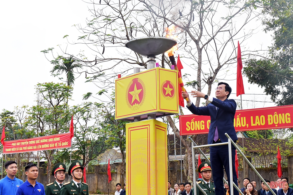 Lãnh đạo Hà Tĩnh, Bộ Quốc phòng dự lễ giao nhận quân tại các địa phương