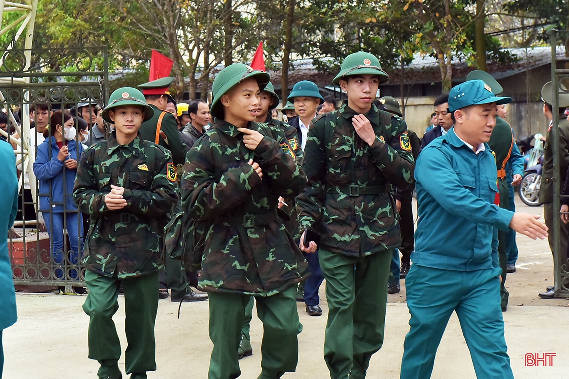 Lãnh đạo Hà Tĩnh, Bộ Quốc phòng dự lễ giao nhận quân tại các địa phương