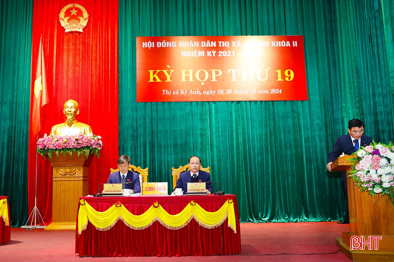 Chủ toạ kỳ họp.