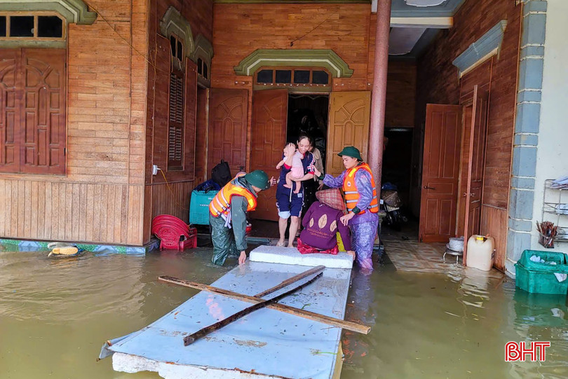 Trước diễn biến mưa lớn kéo dài, nguy cơ ngập úng và sạt lở cao, phường Vũng Áng khẩn trương triển khai phương án di dời thêm 186 hộ dân với 484 nhân khẩu tại các khu vực thấp trũng, ven khe suối đến nơi an toàn.