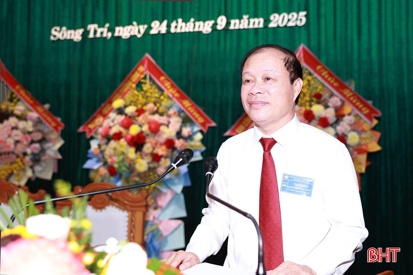 Bí thư Đảng ủy - Chủ tịch HĐND phường Sông Trí Nguyễn Hoài Sơn phát biểu tại hội nghị.