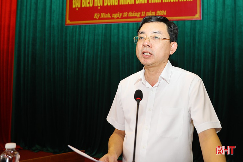 Giám đốc Sở Công thương Đặng Văn Thành tiếp thu và giải trình kiến nghị của cử tri.