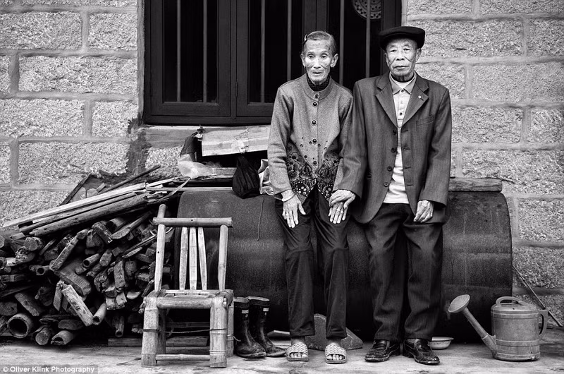 cuoc song binh di khong cong nghe cua nguoi dan chau a qua bo anh den trang