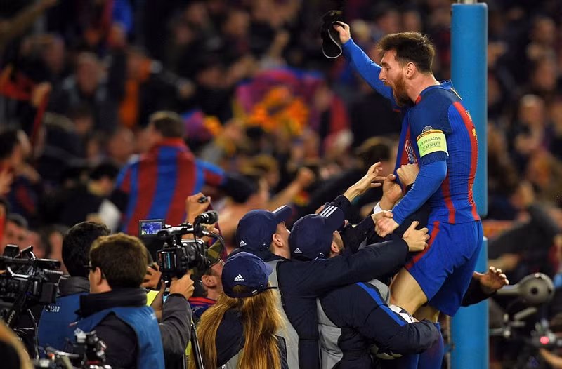 cong dong mang phan khich tot do vi man nguoc dong cua barca