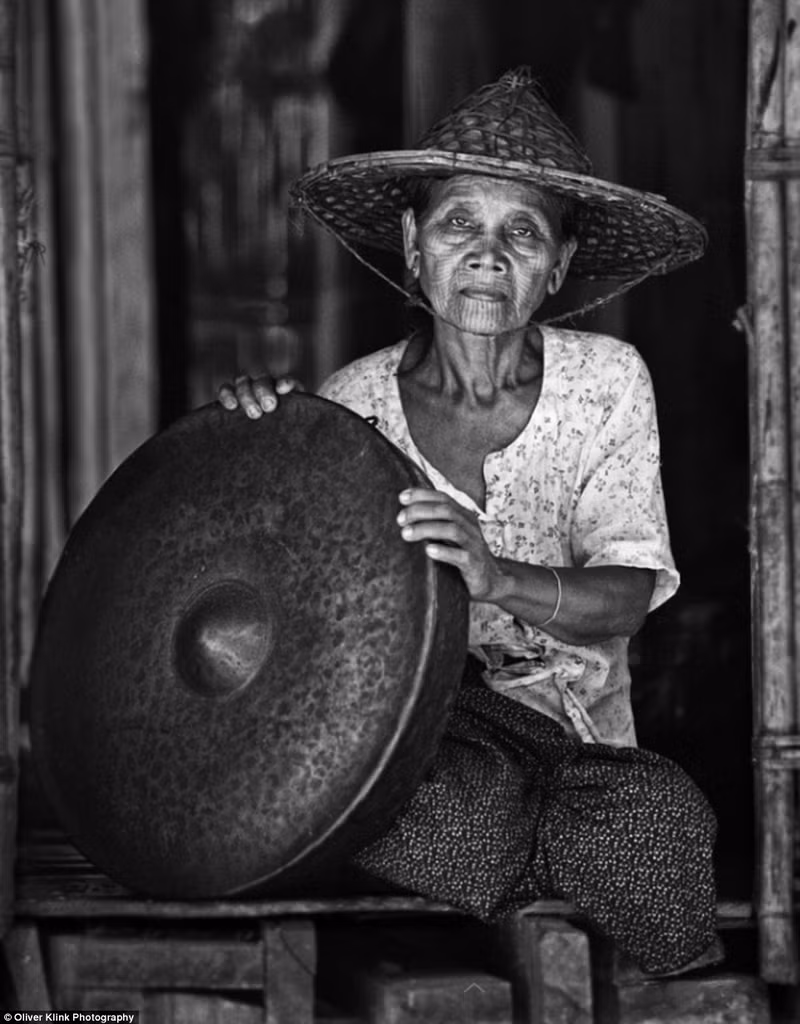 cuoc song binh di khong cong nghe cua nguoi dan chau a qua bo anh den trang