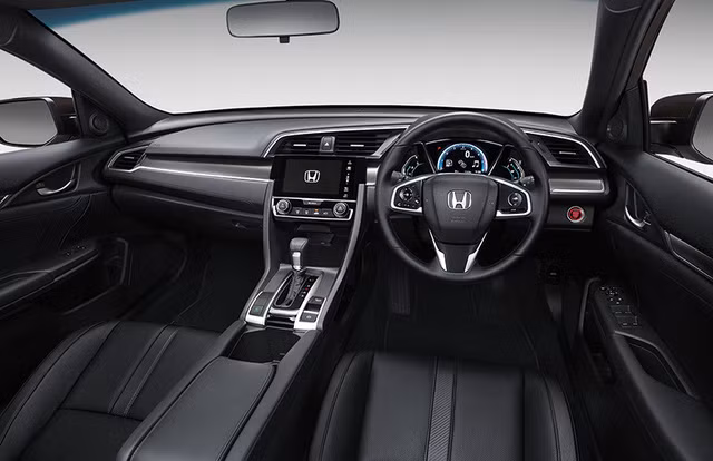 honda civic hatchback 2017 trinh lang tai dna voi gia 753 trieu
