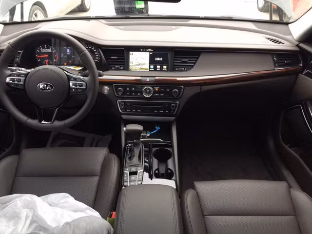 sedan cao cap kia k7 2017 xuat hien tai viet nam gia khoang 1 8 ty