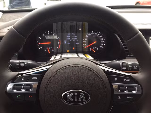sedan cao cap kia k7 2017 xuat hien tai viet nam gia khoang 1 8 ty