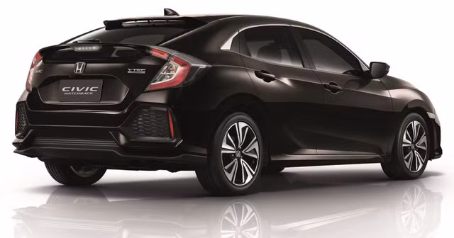 honda civic hatchback 2017 trinh lang tai dna voi gia 753 trieu