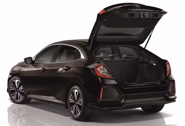honda civic hatchback 2017 trinh lang tai dna voi gia 753 trieu