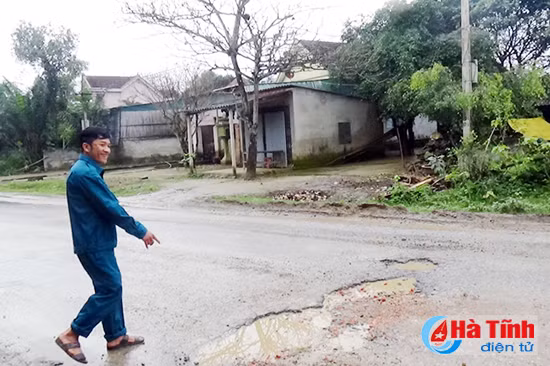 nam thanh nien tu va ho den tren quoc lo 8a