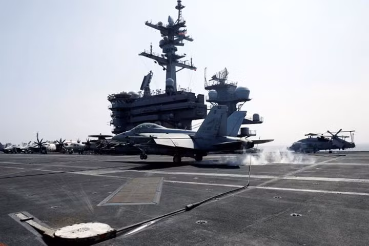 can canh boong tau san bay my carl vinson tuan tra o bien dong