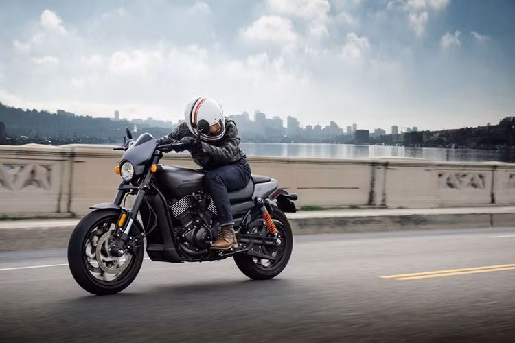 moto harley street rod 750 moi chot gia 198 trieu
