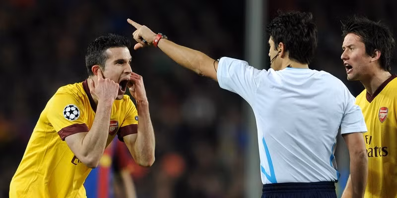6 be boi dien hinh khien barca bi gan mac uefalona