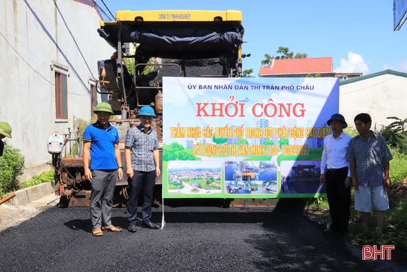 Hương Sơn đón Bằng công nhận huyện đạt chuẩn NTM và Cờ thi đua của Chính phủ