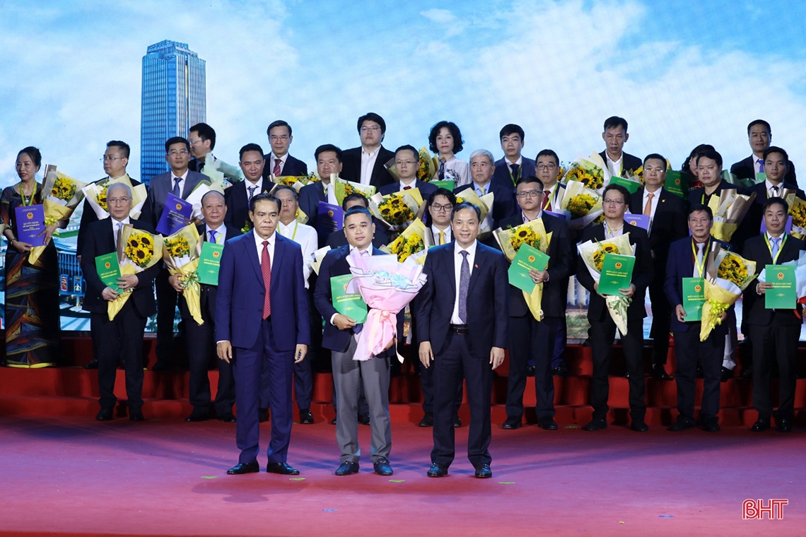 Chủ tịch Quốc hội Vương Đình Huệ: Nỗ lực chuyển hóa tiềm năng, lợi thế của Hà Tĩnh thành động lực phát triển