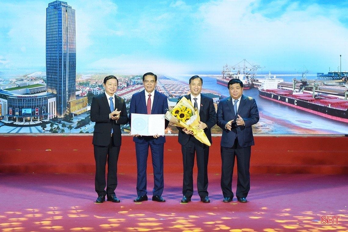 Chủ tịch Quốc hội Vương Đình Huệ: Nỗ lực chuyển hóa tiềm năng, lợi thế của Hà Tĩnh thành động lực phát triển