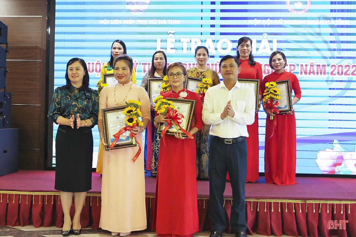 Khen thưởng 12 tập thể, cá nhân thực hiện tốt đề án hỗ trợ phụ nữ khởi nghiệp