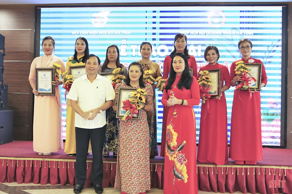 Khen thưởng 12 tập thể, cá nhân thực hiện tốt đề án hỗ trợ phụ nữ khởi nghiệp