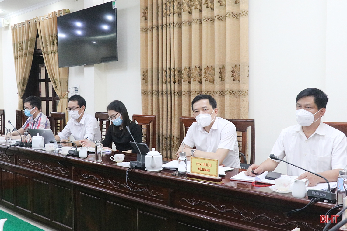 Đại biểu Quốc hội Hà Tĩnh thảo luận tổ về tình hình KT-XH gắn với phòng chống dịch COVID-19