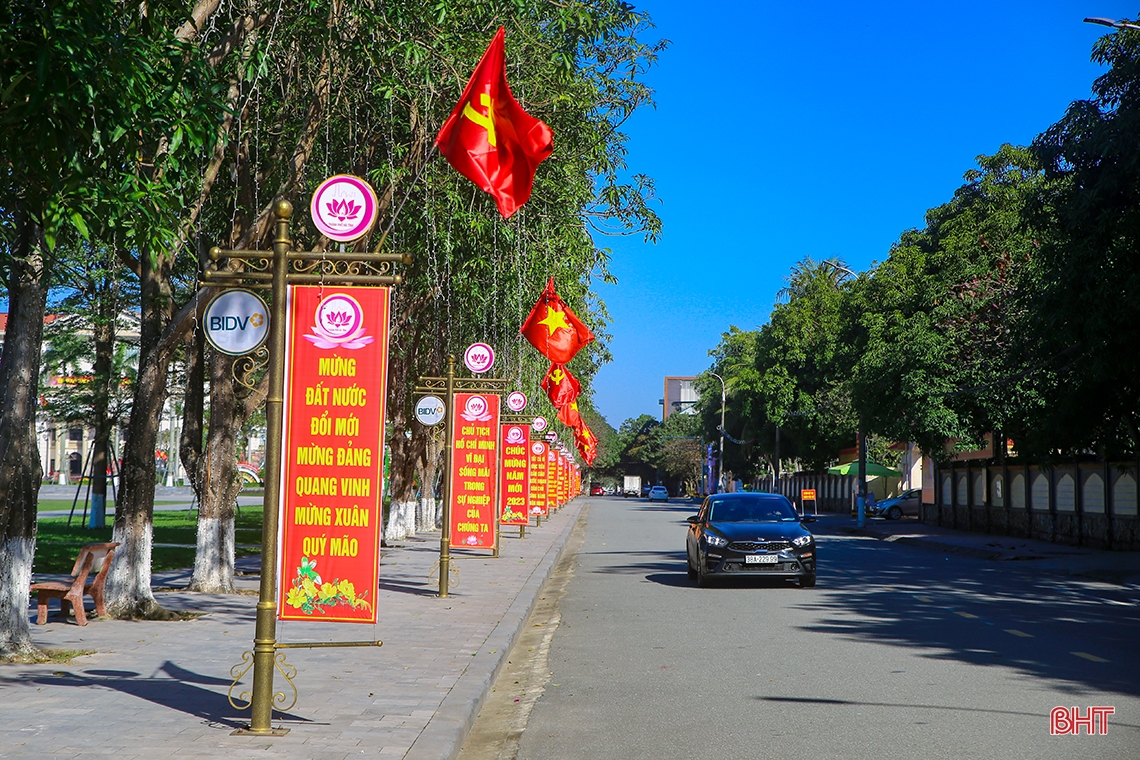 Thành Sen rực rỡ đón chào xuân Quý Mão 2023