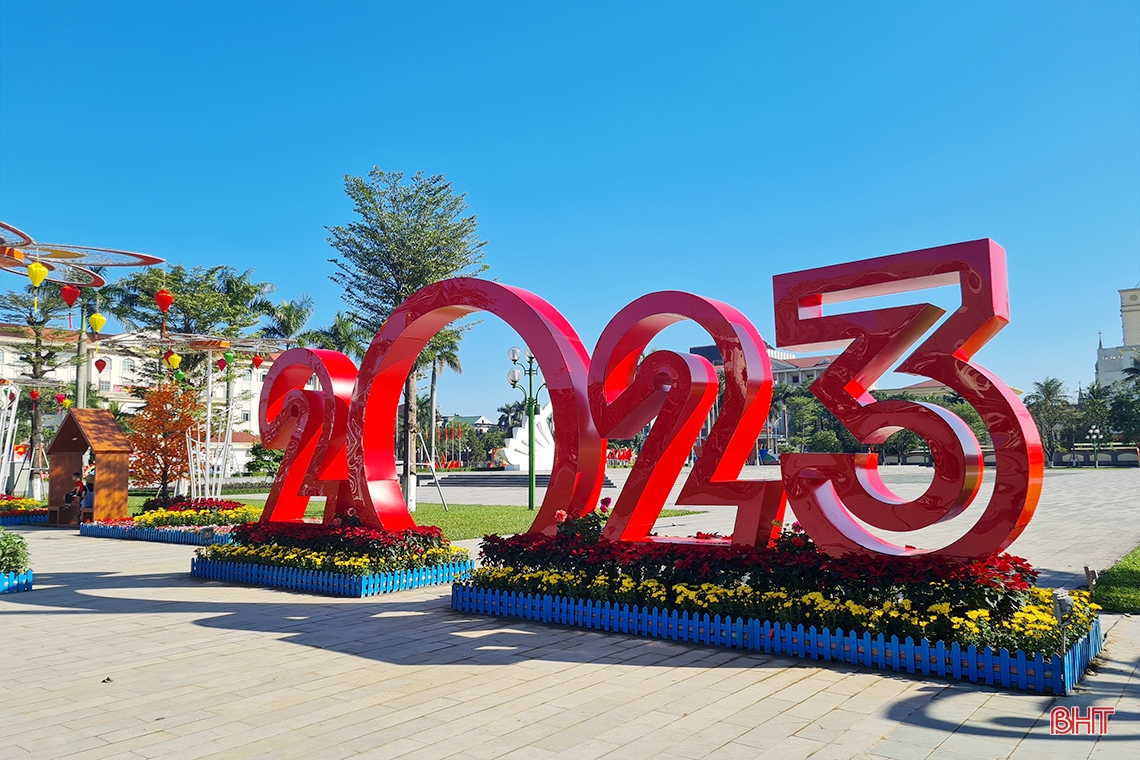 Thành Sen rực rỡ đón chào xuân Quý Mão 2023