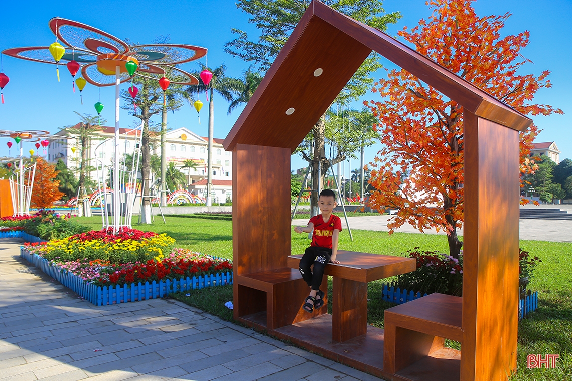 Thành Sen rực rỡ đón chào xuân Quý Mão 2023