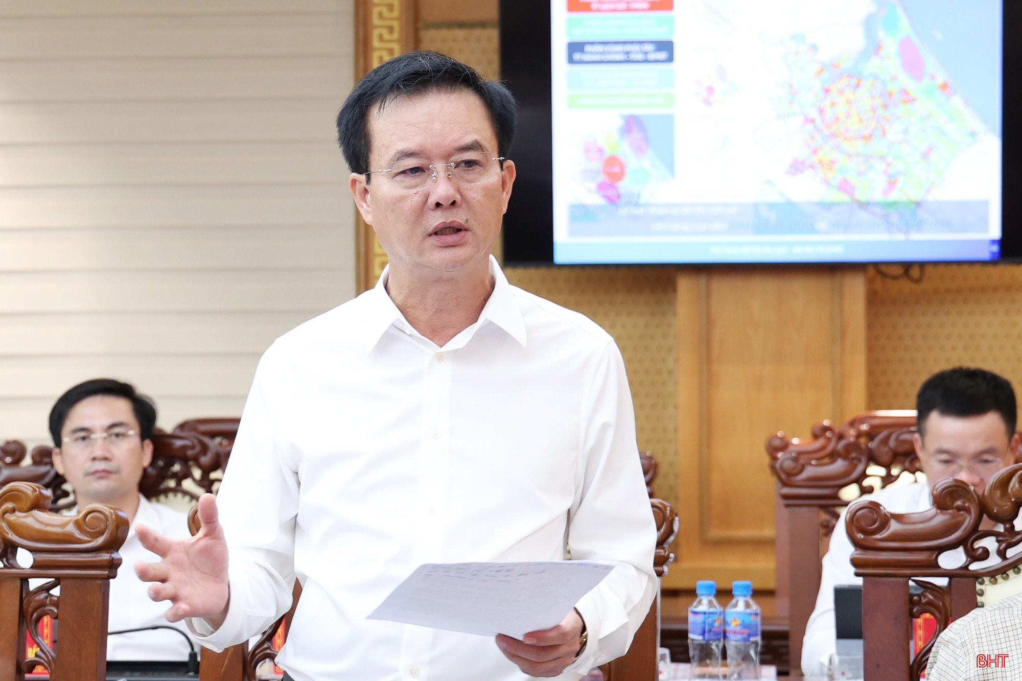 Đồng chí Trần Báu Hà - Ủy viên BTV Tỉnh ủy, Phó Chủ tịch Thường trực UBND tỉnh phát biểu tại cuộc họp.
