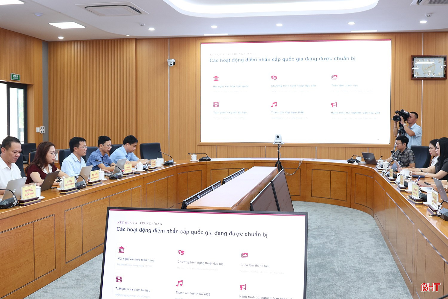 Đại biểu theo dõi hội nghị tại điểm cầu Hà Tĩnh.