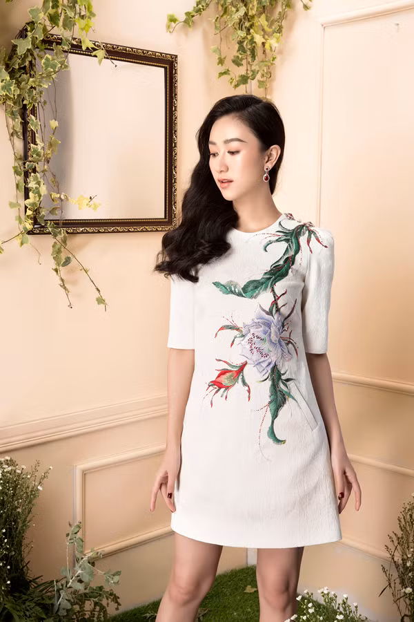 Những kiểu váy ngắn đi tiệc cuối năm