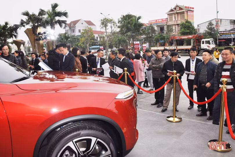 Chiêm ngưỡng mẫu ô tô, xe máy điện VinFast cực đẹp tại Hà Tĩnh