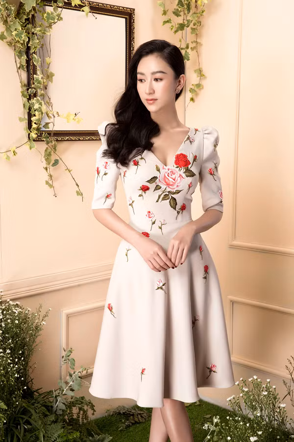 Những kiểu váy ngắn đi tiệc cuối năm