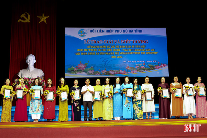 Lãnh đạo tỉnh biểu dương các nữ doanh nhân tiêu biểu năm 2023.JPG