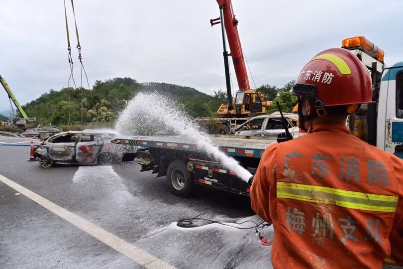 Hiện trường vụ sập một phần đường cao tốc ở tỉnh Quảng Đông, miền Nam Trung Quốc ngày 1/5/2024. (Ảnh: THX/TTXVN)