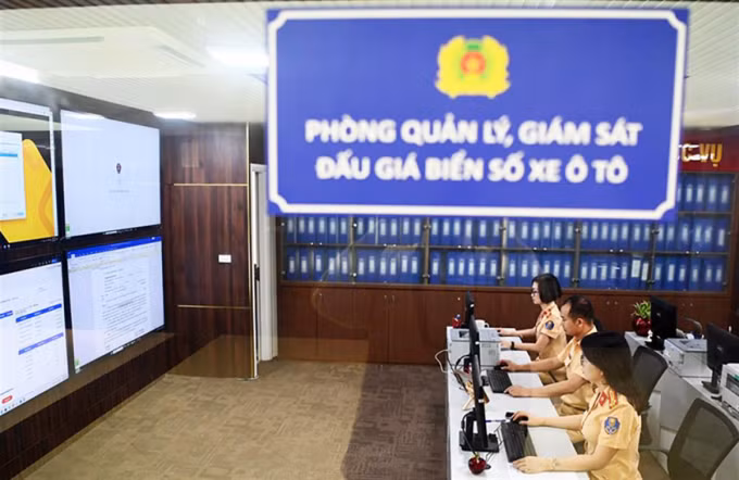 Phòng giám sát đấu giá biển số của Cục Cảnh sát giao thông. Ảnh: Bộ Công an