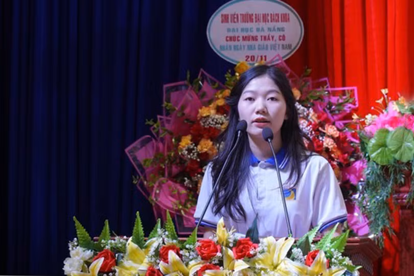 dai-dien-sinh-vien-phat-bieu-tai-le-ky-niem-ngay-nha-giao-viet-nam-20-11-8388-62.jpg