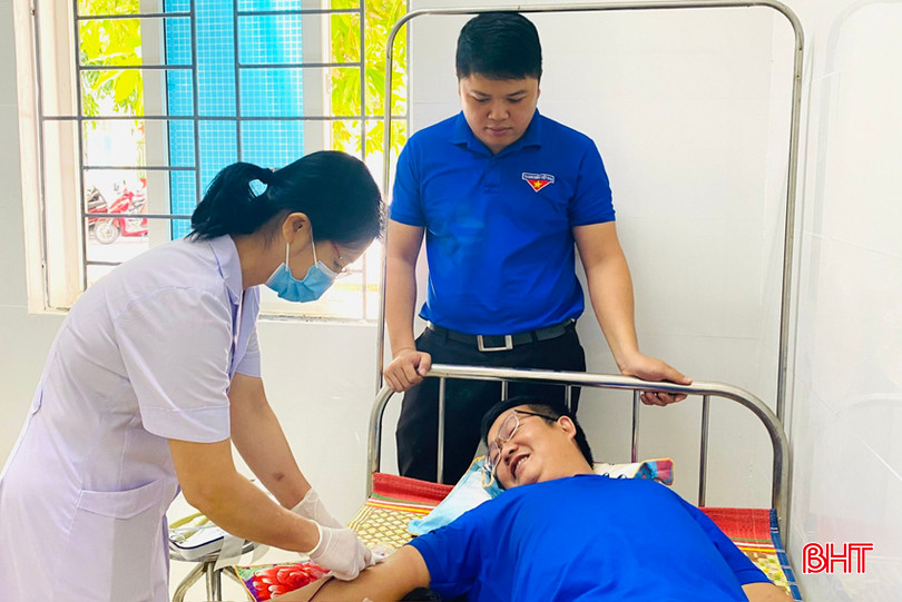 1 anh Phân Nhân Đạo hiến máu.jpg