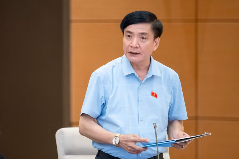 Tổng Thư ký Quốc hội, Chủ nhiệm Văn phòng Quốc hội Bùi Văn Cường báo cáo một số vấn đề chuẩn bị Kỳ họp thứ 7, Quốc hội khóa XV. Ảnh: QH