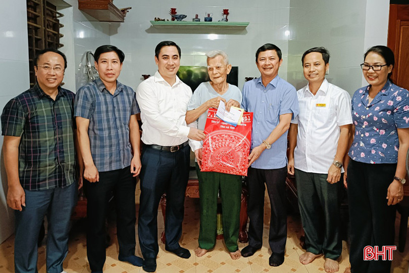 ... ông Trần Trọng Bình, cùng ở TDP Hầu Đền