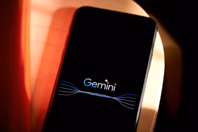 Là mô hình AI đối trọng với GPT-4, nhưng Gemini từng vướng không ít tranh cãi khi vẽ một số hình ảnh sai sót về chủng tộc, màu da, giới tính so với lịch sử. Ảnh: Bloomberg.