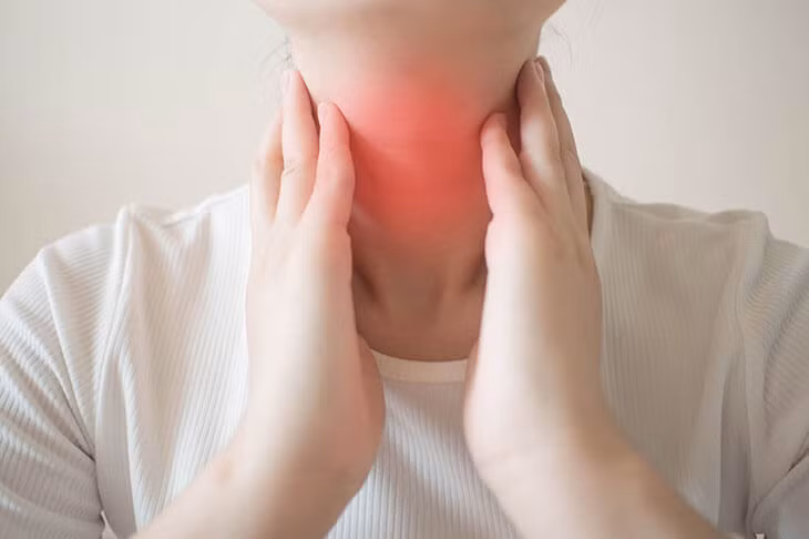 Khi có bất thường nghi ngờ bệnh lý tuyến giáp cần tới cơ sở y tế để được thăm khám.
