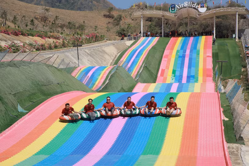 Phần thi trượt cầu vồng Air Slide nội dung dành cho nam.