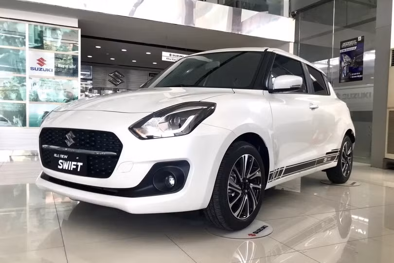 Có giá bán không rẻ nhưng trang bị của Suzuki Swift lại khá "nghèo nàn" so với các mẫu sedan hạng B (Ảnh: đại lý Suzuki).