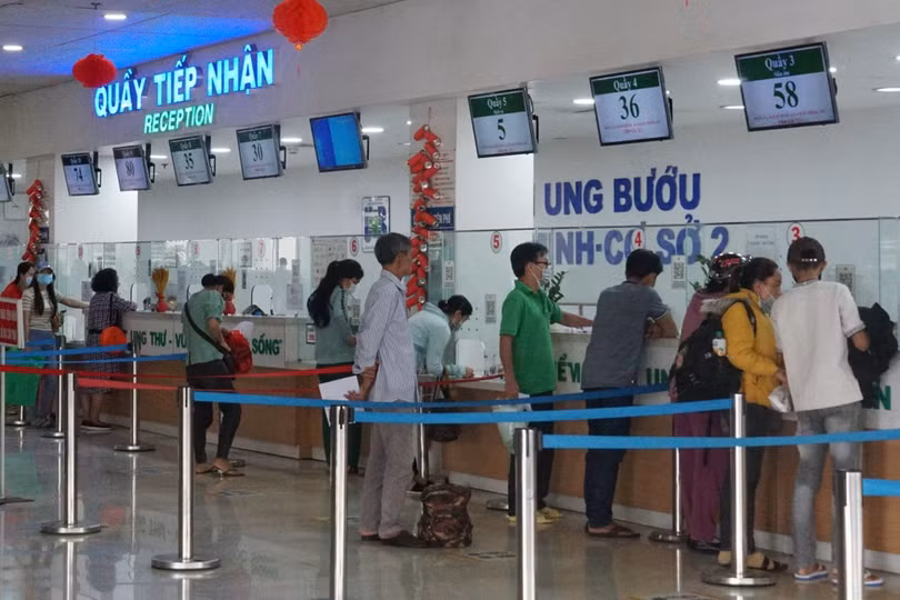 Mức đóng nhiều loại bảo hiểm thay đổi khi tăng lương cơ sở (Ảnh minh họa: BHXH TPHCM).