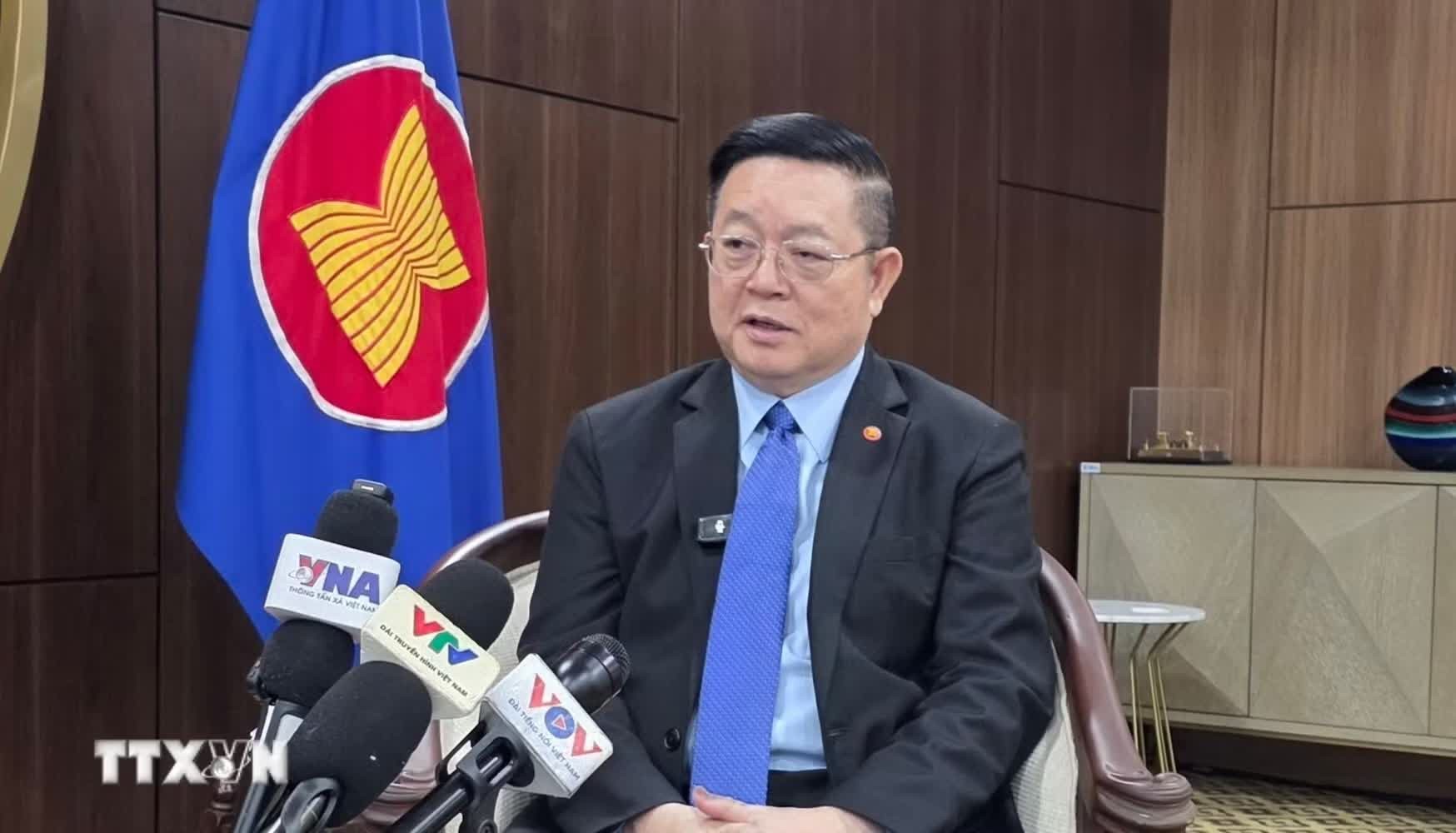 Tổng Thư ký ASEAN Kao Kim Hourn trả lời phỏng vấn báo chí. (Ảnh: Minh Thái/TTXVN)