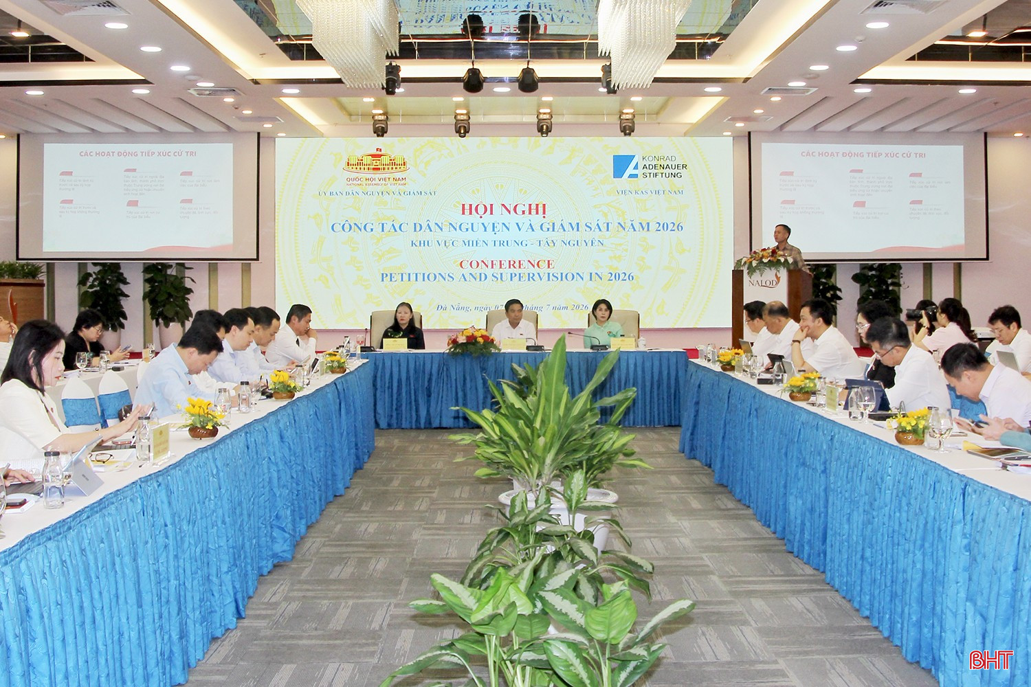 Toàn cảnh hội nghị.