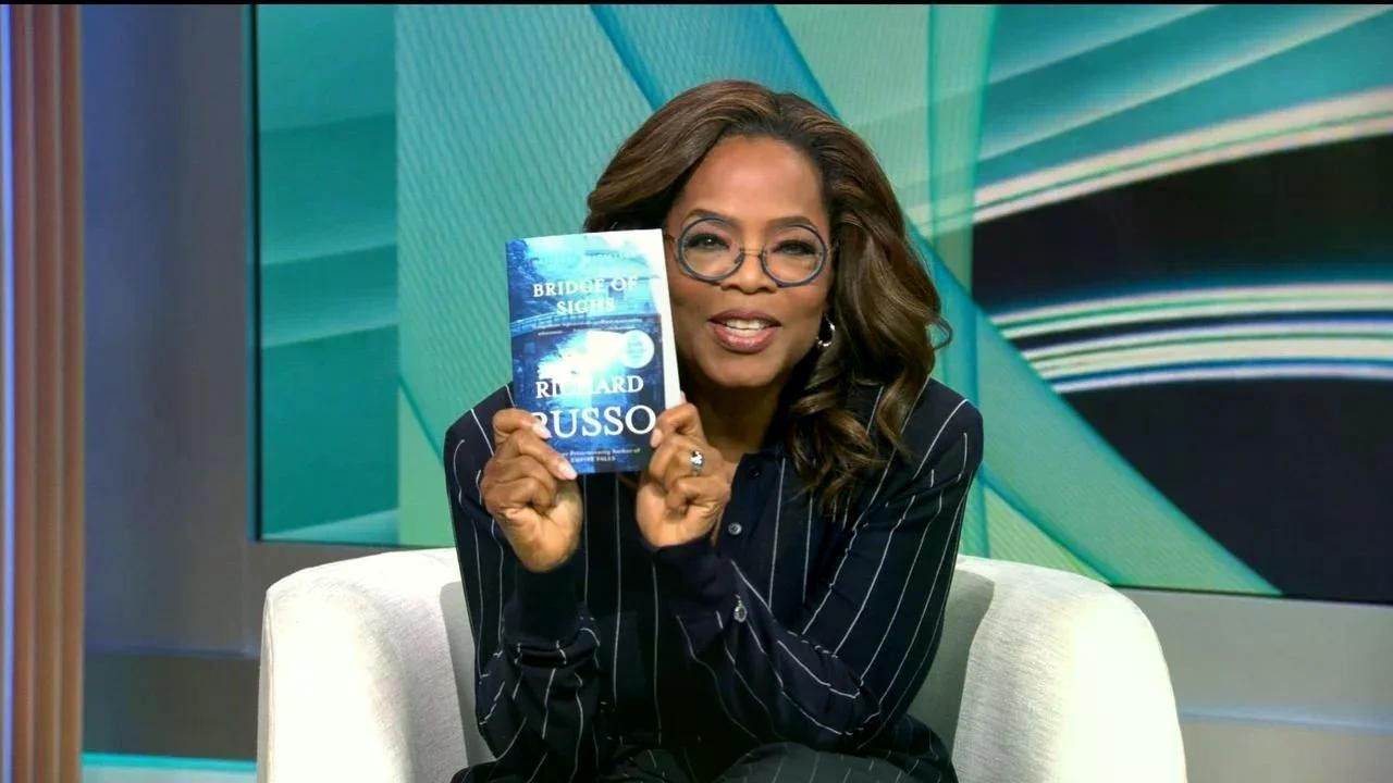 Winfrey sở hữu cả một CLB về sách. Ảnh: CBS News.