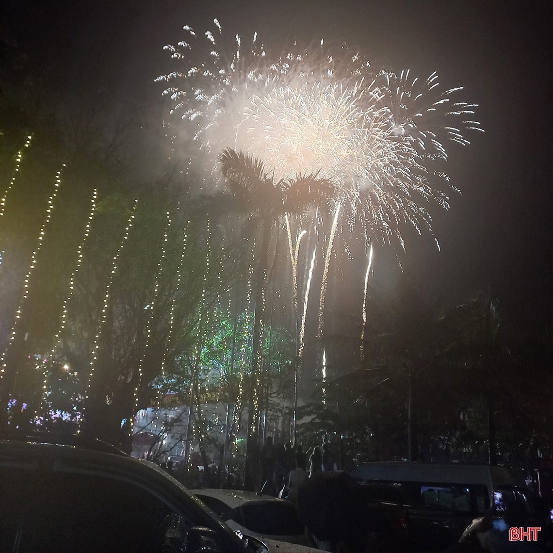 Rực rỡ đêm khai mạc Lễ hội du lịch biển Hà Tĩnh năm 2022