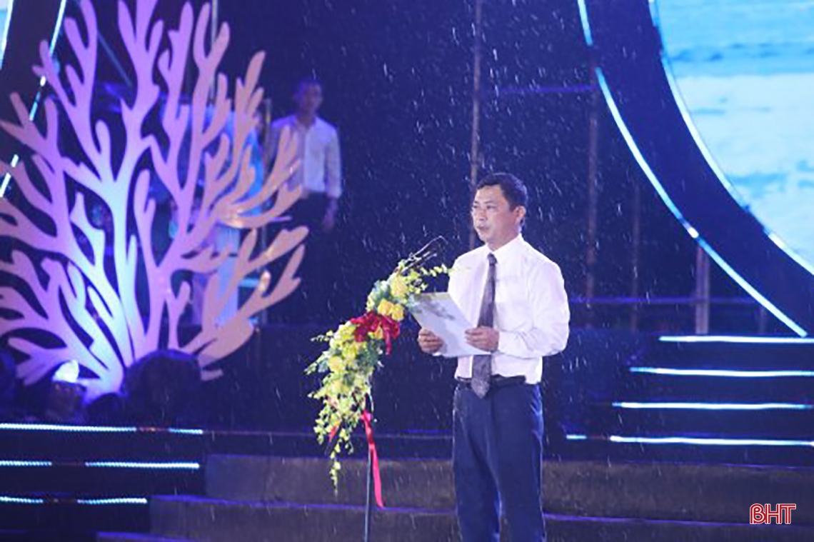 Rực rỡ đêm khai mạc Lễ hội du lịch biển Hà Tĩnh năm 2022